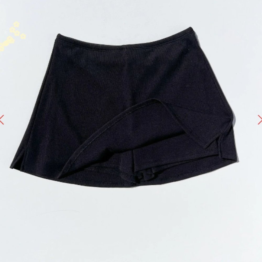 Darcy Skort LISA SAYS GAH - Black - Picture 3 of 7